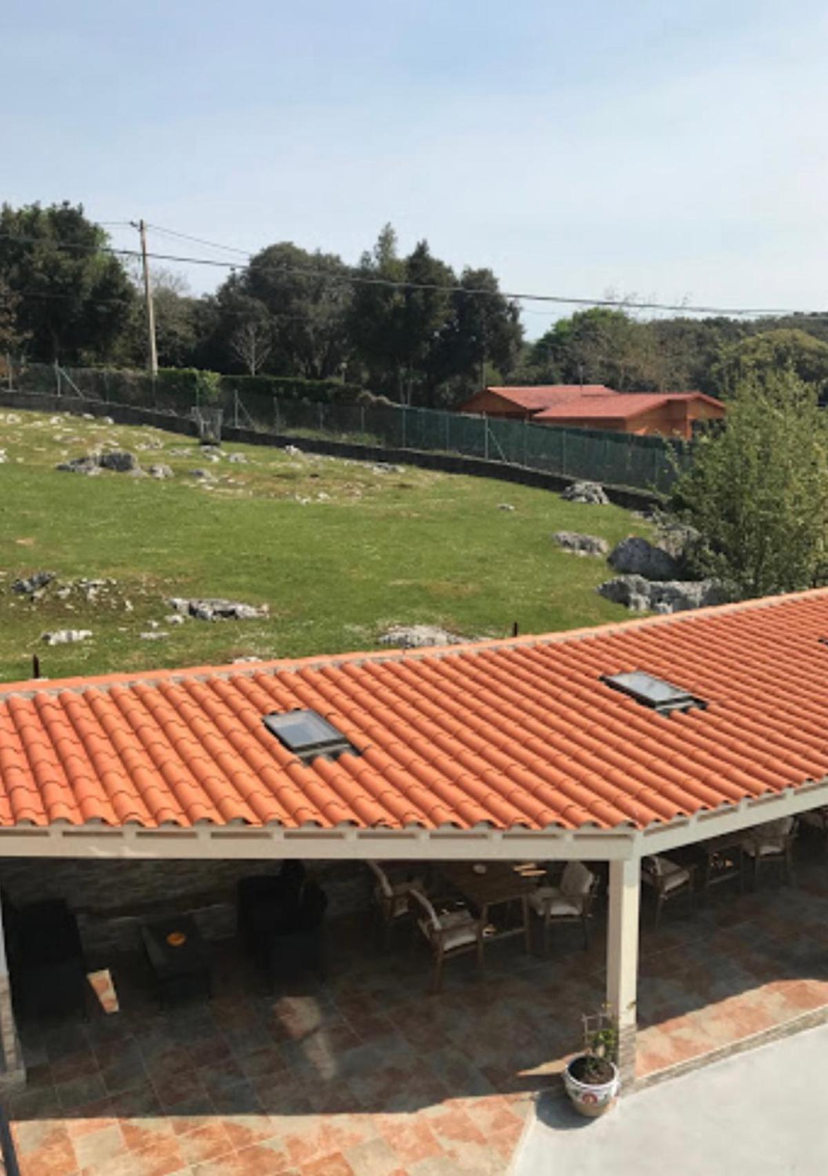 Hotel Sebrenu Sebreño エクステリア 写真
